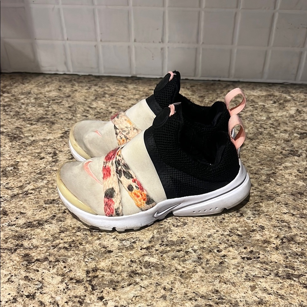 Little girls Nike Shoes size 11c